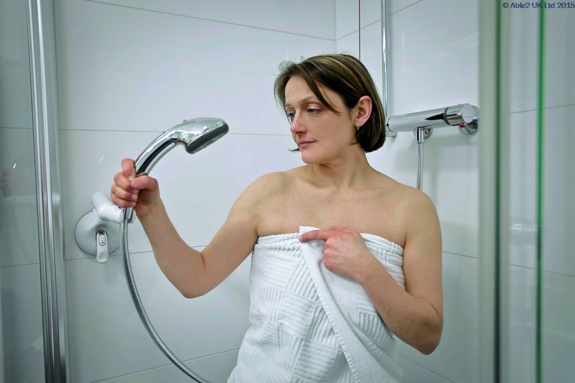 mobeli-shower-head-positioner